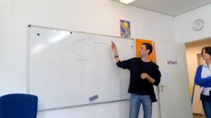 Ivo lehrt Grundzüge des Programmierens